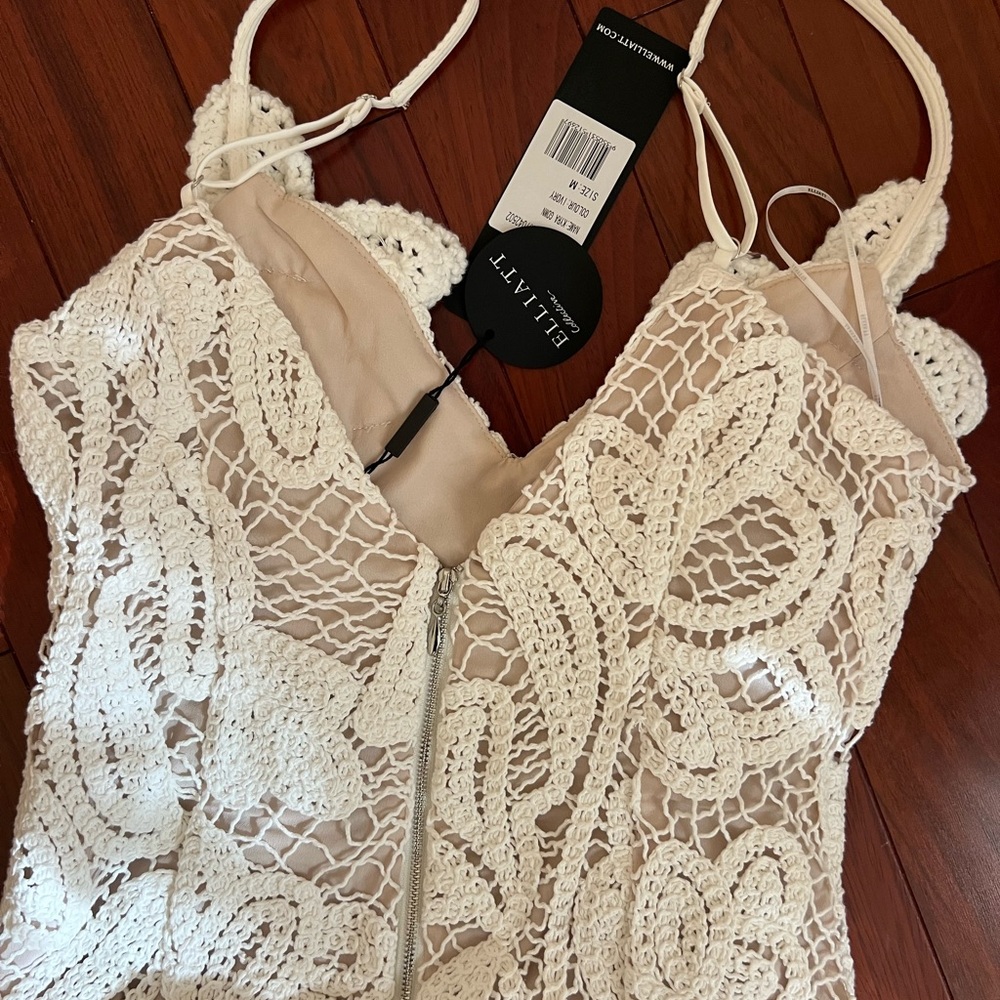 Elliatt White Lace Maxi Dress - Picture 9 of 9